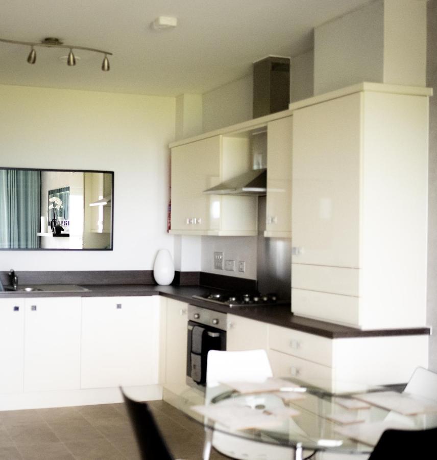 Stunning Sea Views, Luxury Apartment Beaches & Restaurants Are A Short Walk Away New Quay Kültér fotó
