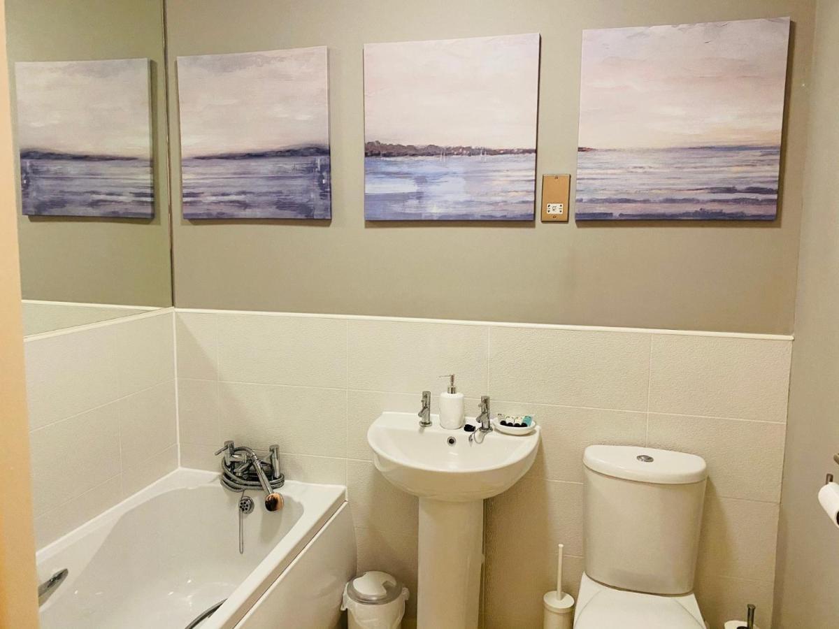 Stunning Sea Views, Luxury Apartment Beaches & Restaurants Are A Short Walk Away New Quay Kültér fotó